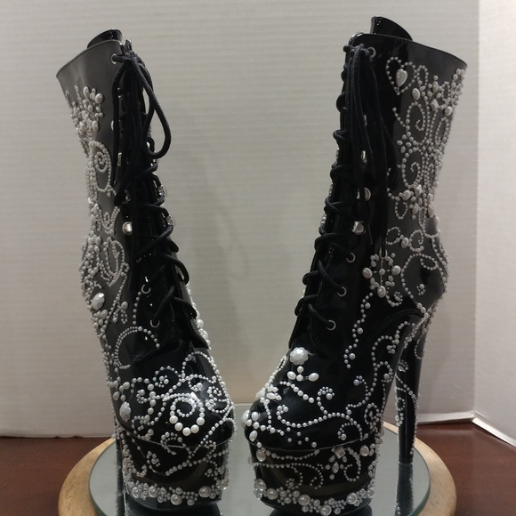 Ellie | Sophisticated High-Heeled Ankle Boots main image 1